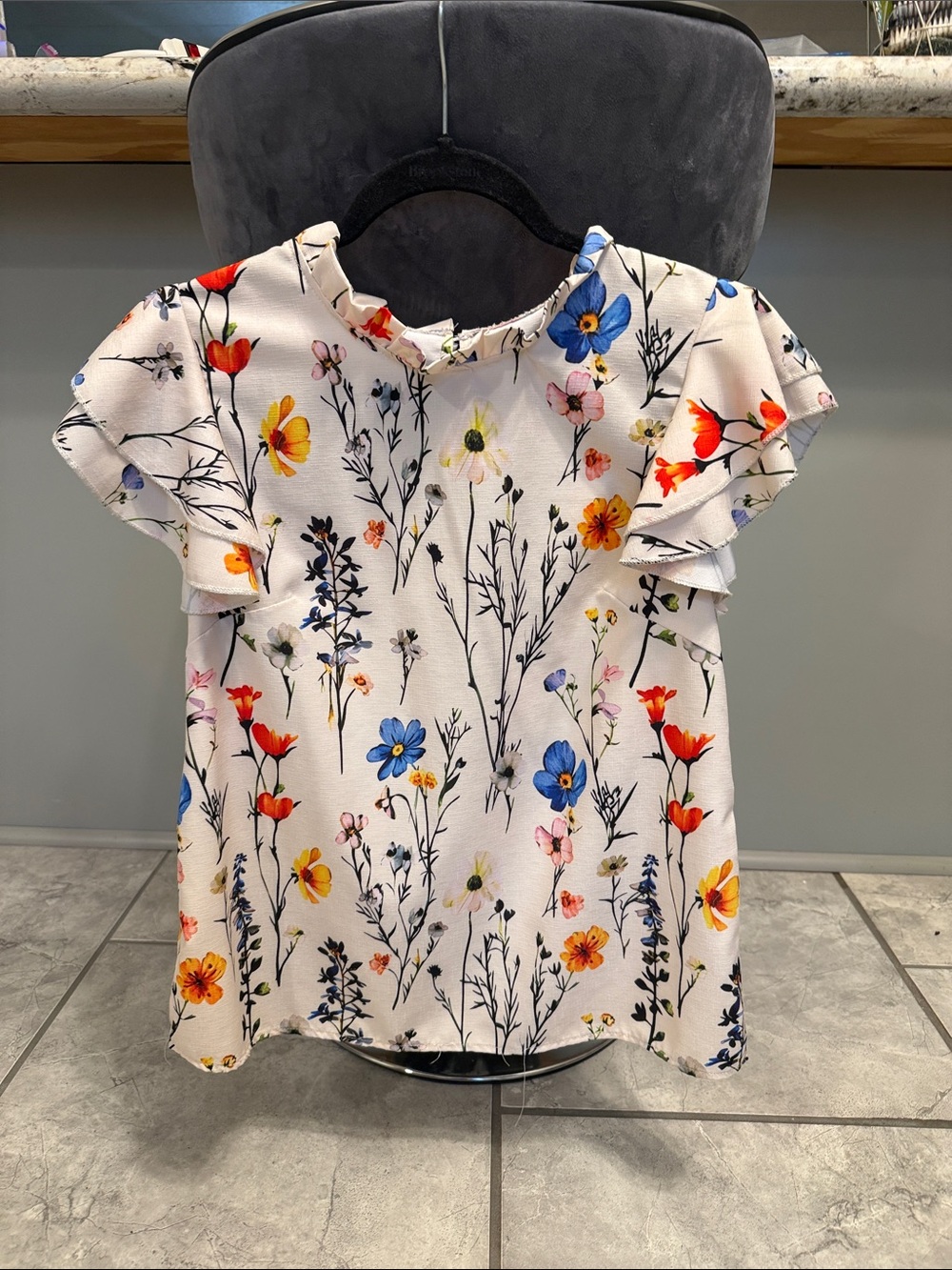 SHEIN White Floral Ruffle Sleeve Blouse